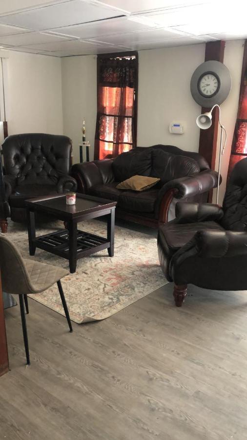 Hospedagem domiciliar Cozy With Private Bathroom
